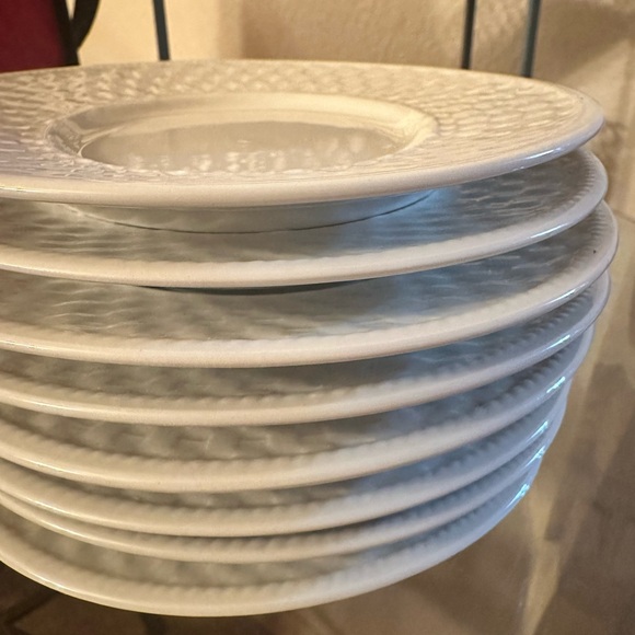 Classic White Textured Dinner Plate Set - Picture 9 of 16
